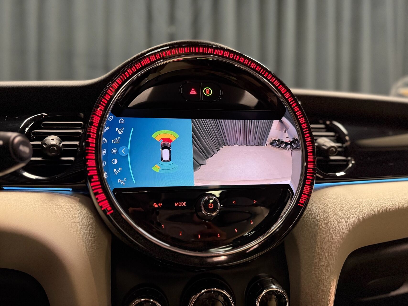Sølv Mini Cooper fra 2023