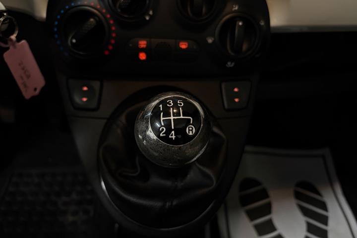 Grøn Fiat 500C fra 2012