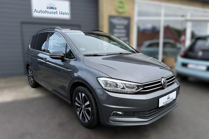 Grå VW Touran fra 2019