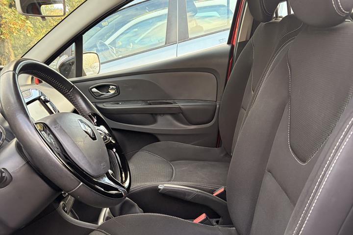 Rød Renault Ny Clio fra 2014