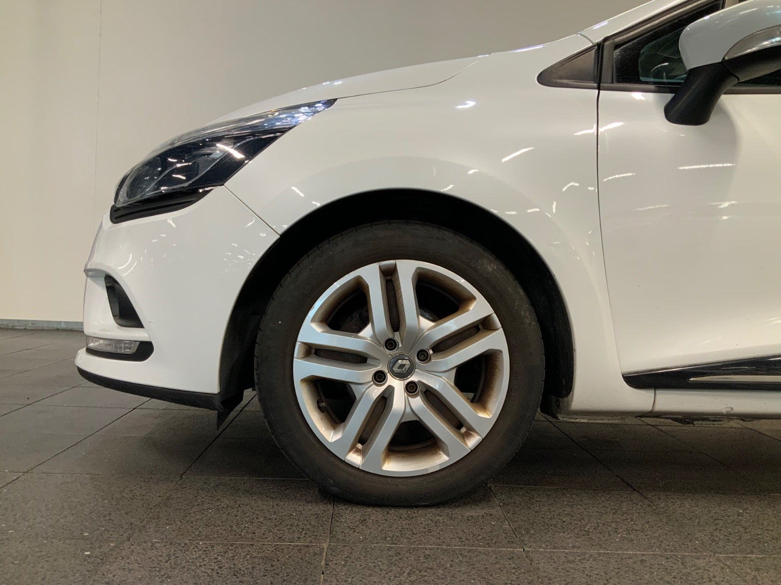Hvid Renault Clio IV fra 2019