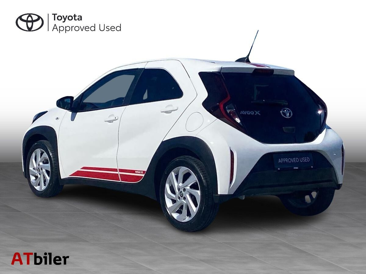 Hvid Toyota Aygo X fra 2023