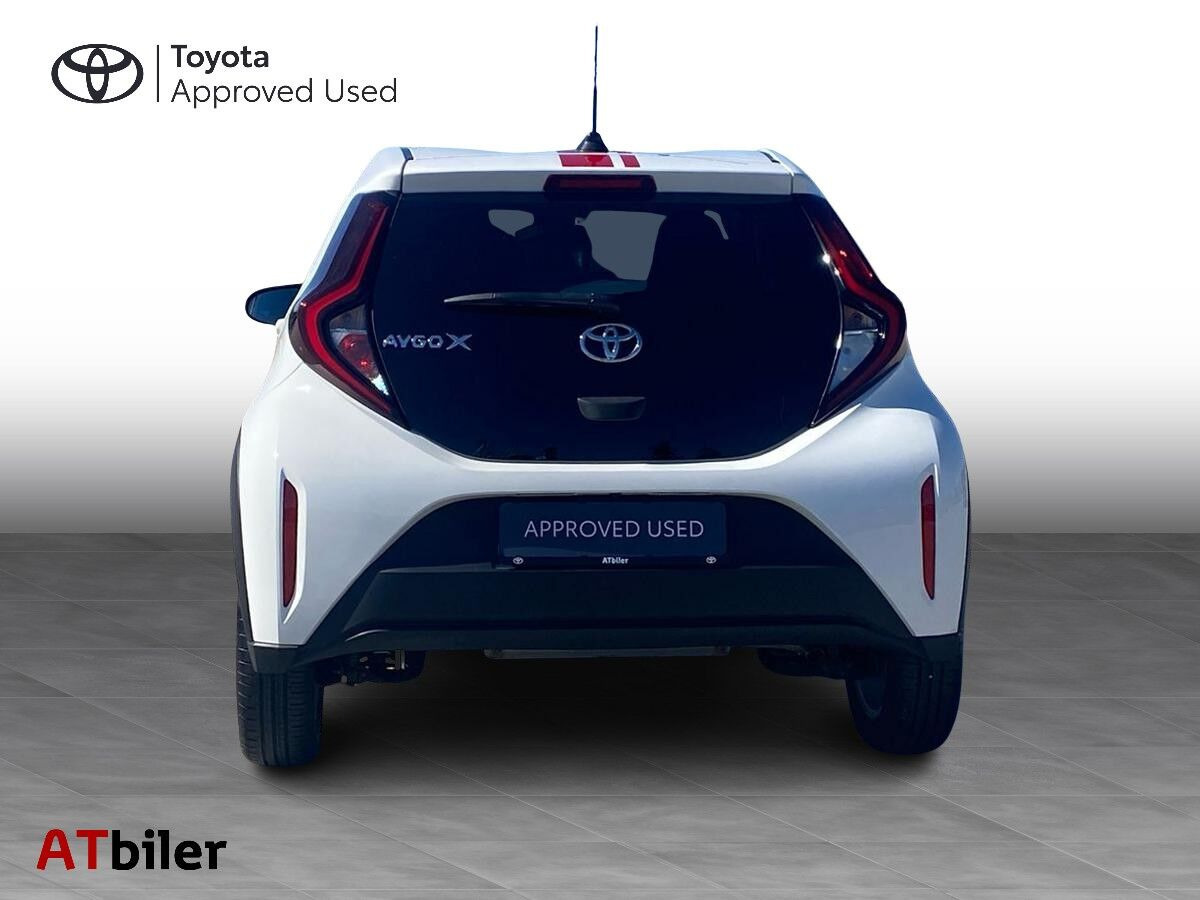 Hvid Toyota Aygo X fra 2023