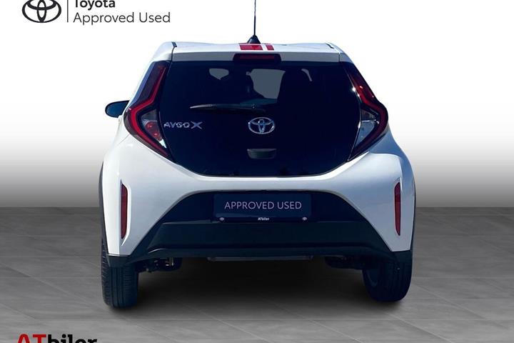 Hvid Toyota Aygo X fra 2023