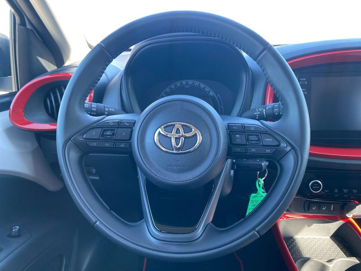 Hvid Toyota Aygo X fra 2023