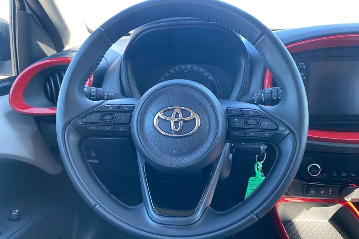 Hvid Toyota Aygo X fra 2023