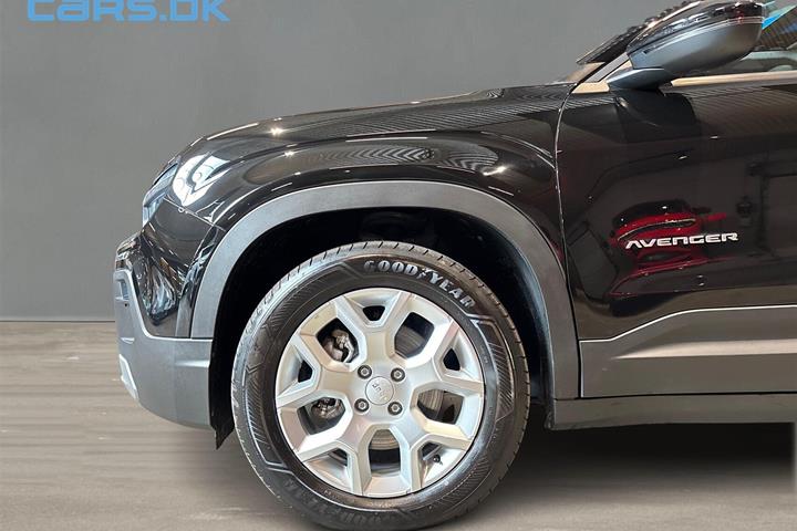 Sort Jeep Avenger fra 2025