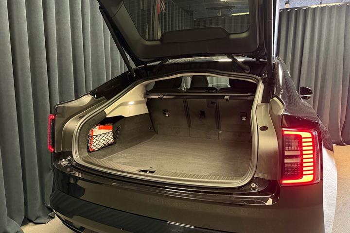 Sort Volvo ES90 fra 2026