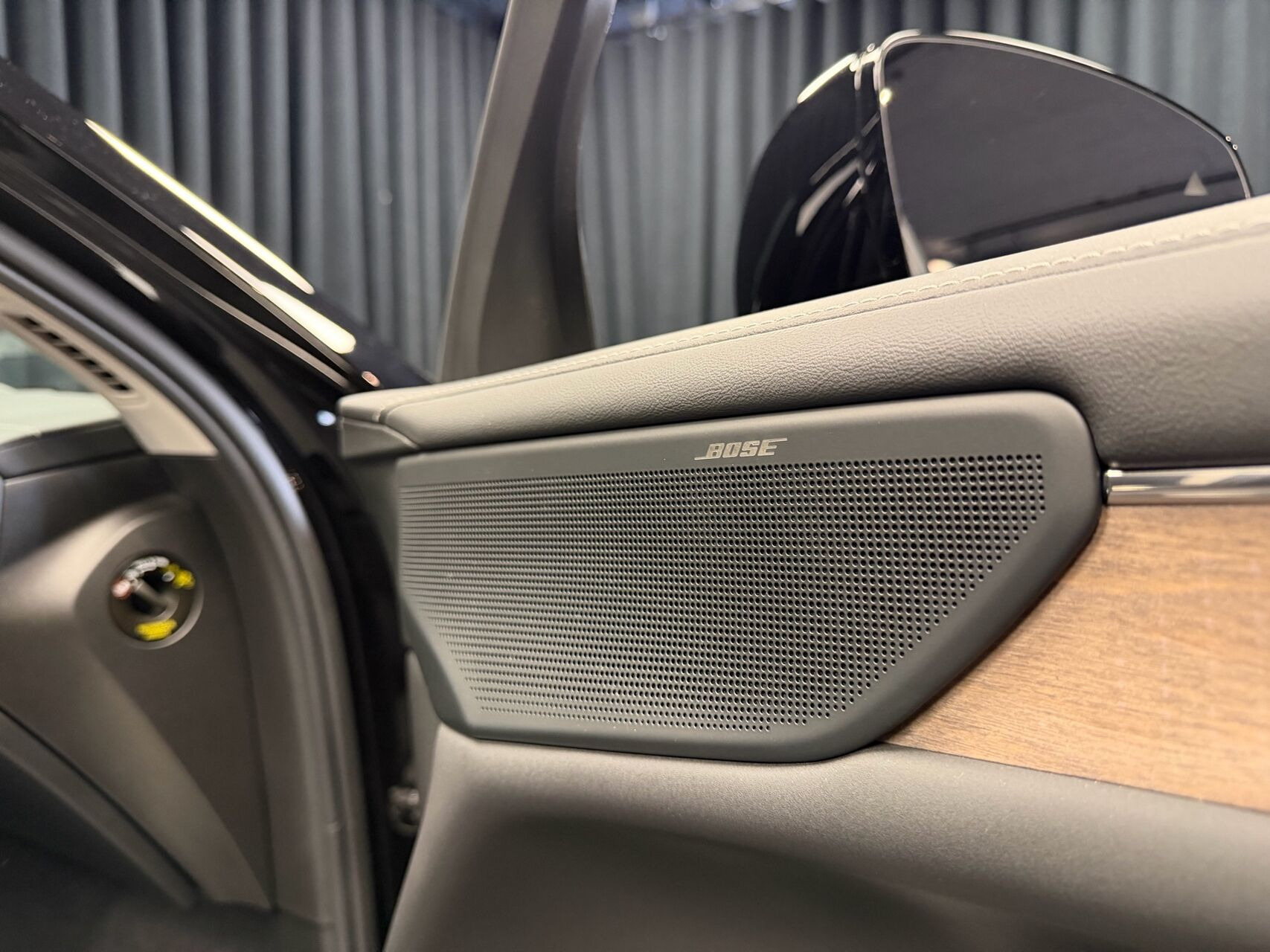 Sort Volvo ES90 fra 2026
