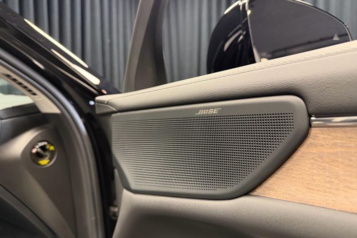 Sort Volvo ES90 fra 2026