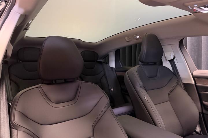 Sort Volvo ES90 fra 2026