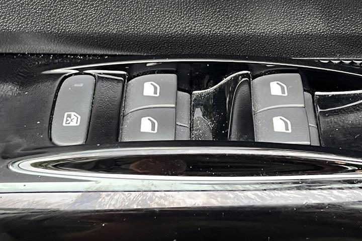 Grå Citroën C3 fra 2024