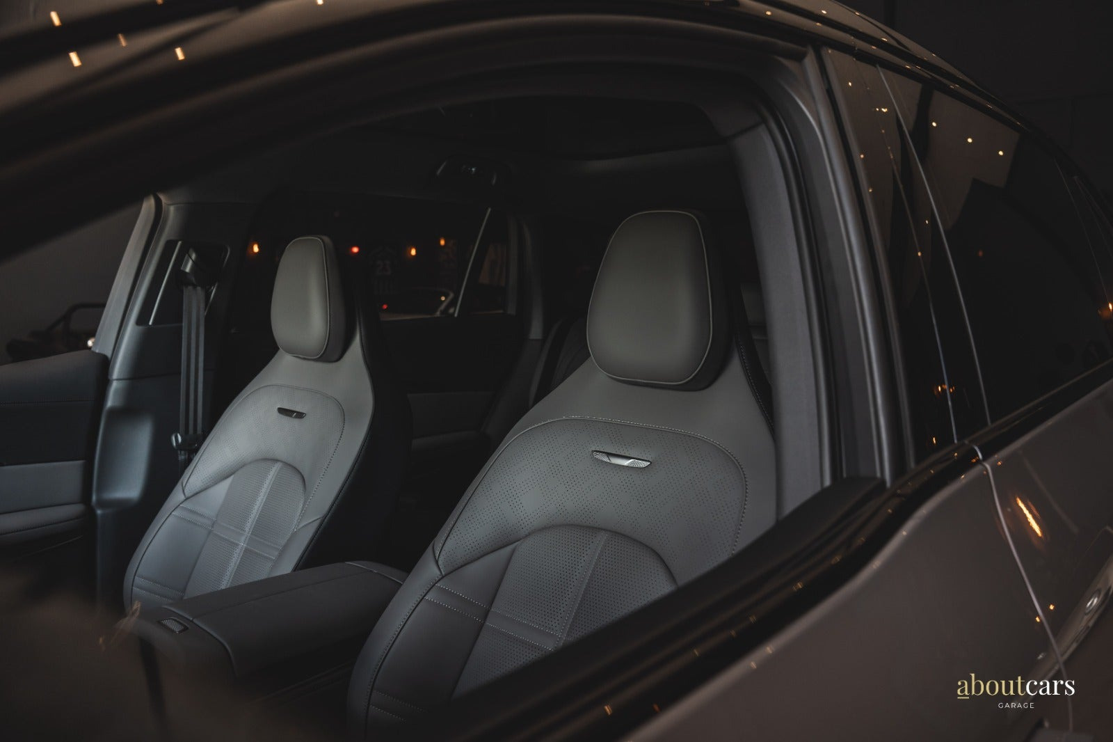 Grå Hongqi EHS7 fra 2025