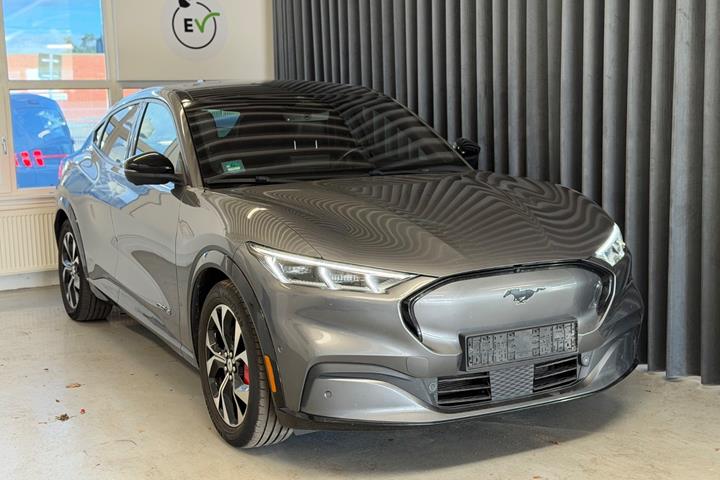 Grå Ford Mustang Mach-E fra 2021