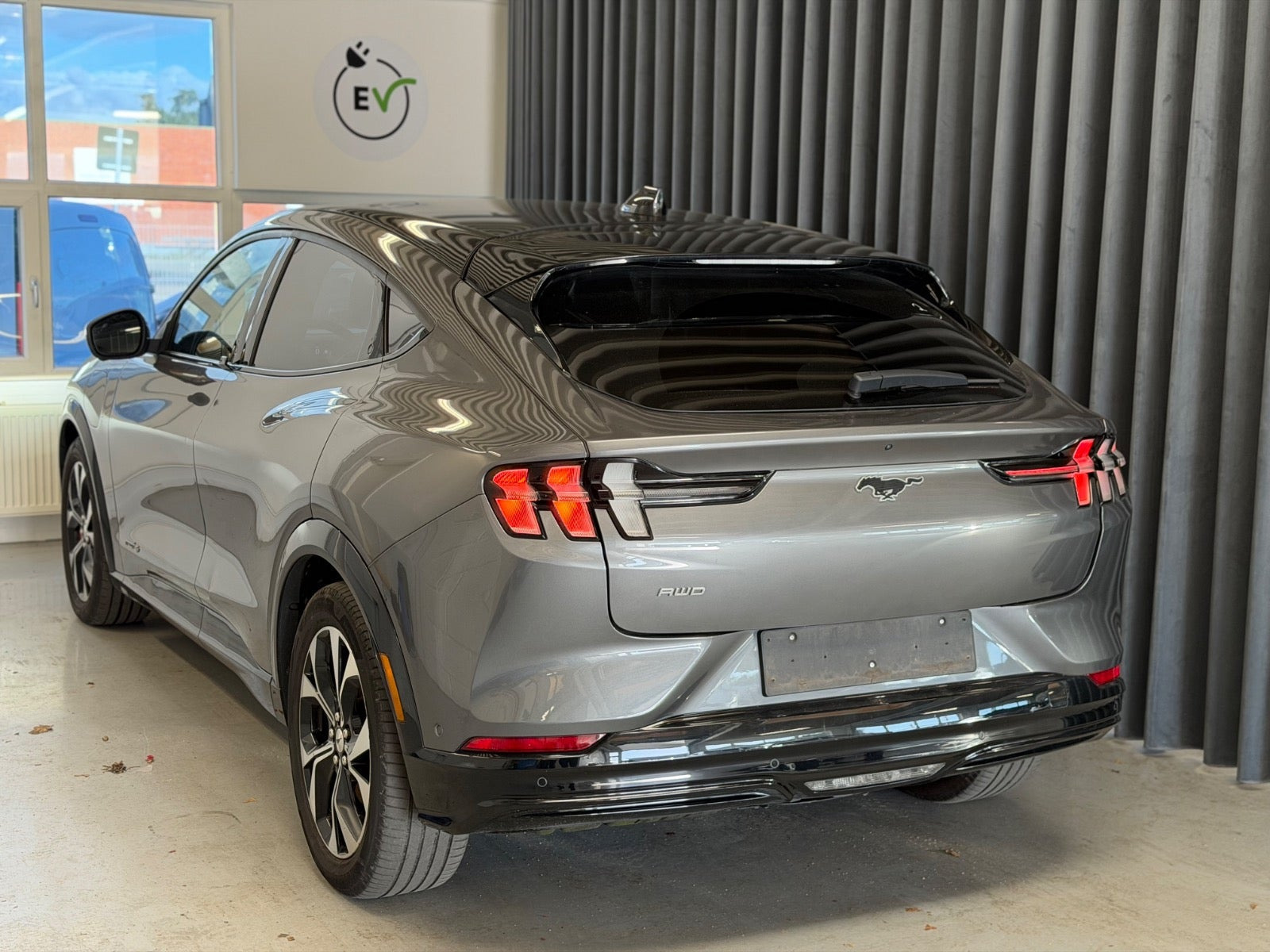 Grå Ford Mustang Mach-E fra 2021