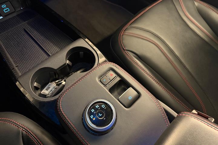 Grå Ford Mustang Mach-E fra 2021