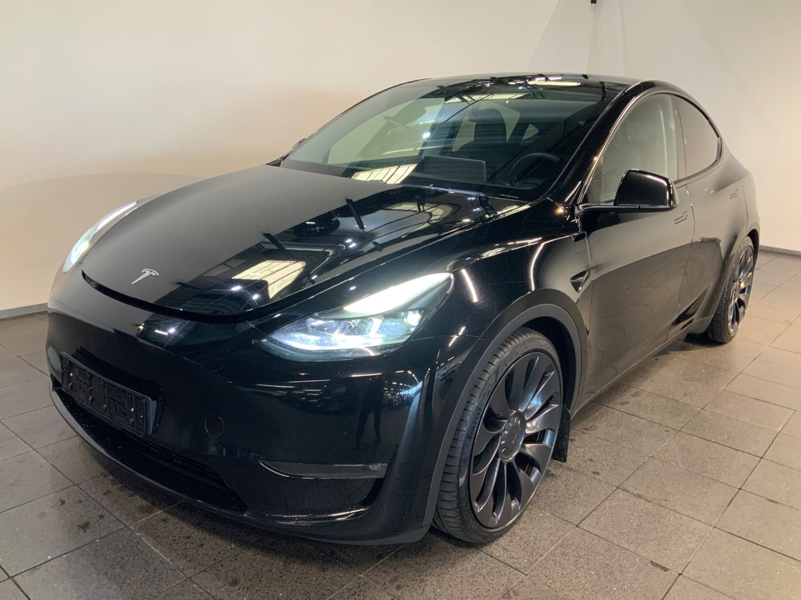 Tesla Model Y Performance AWD