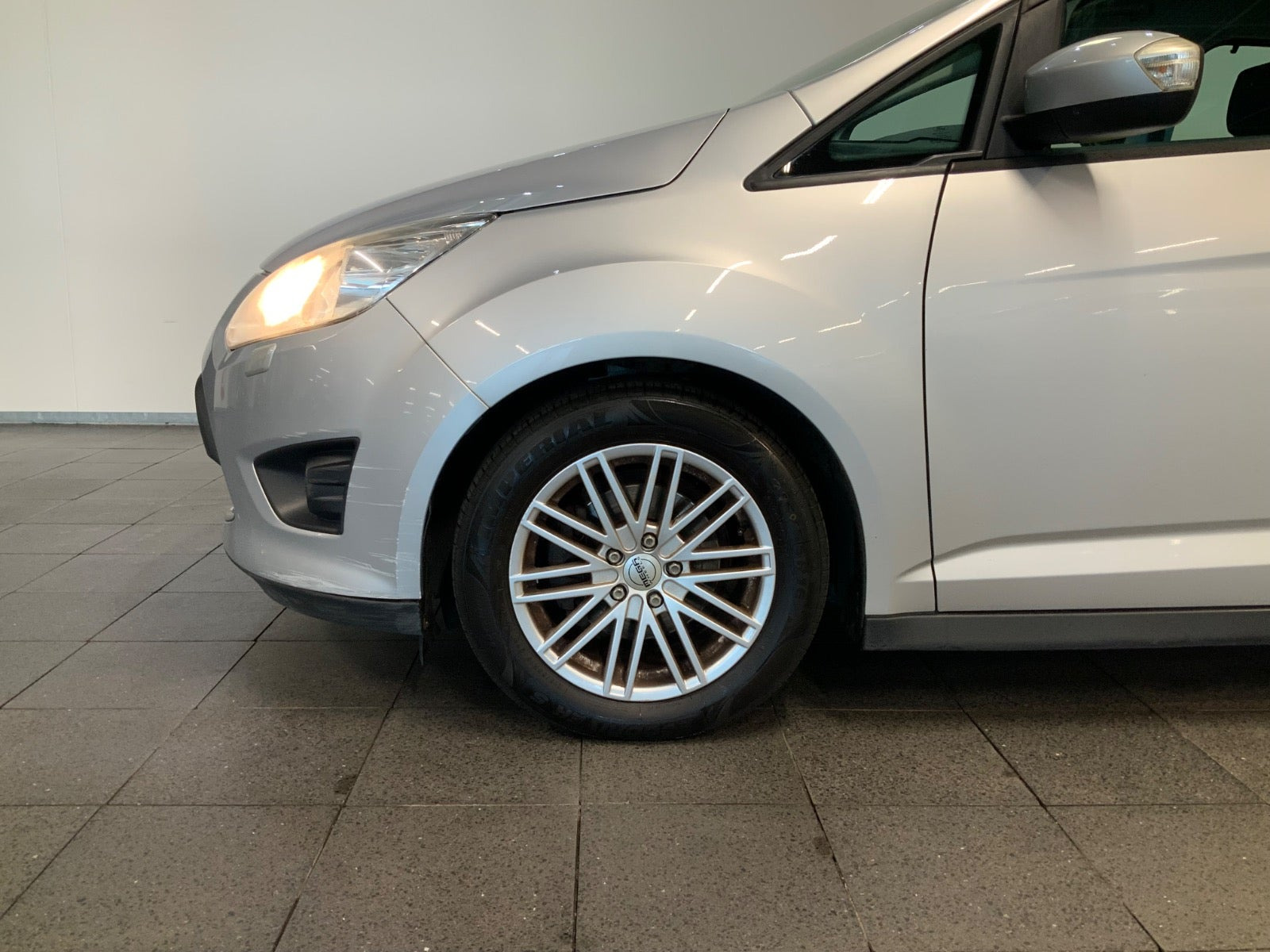 Sølv Ford C-MAX fra 2014