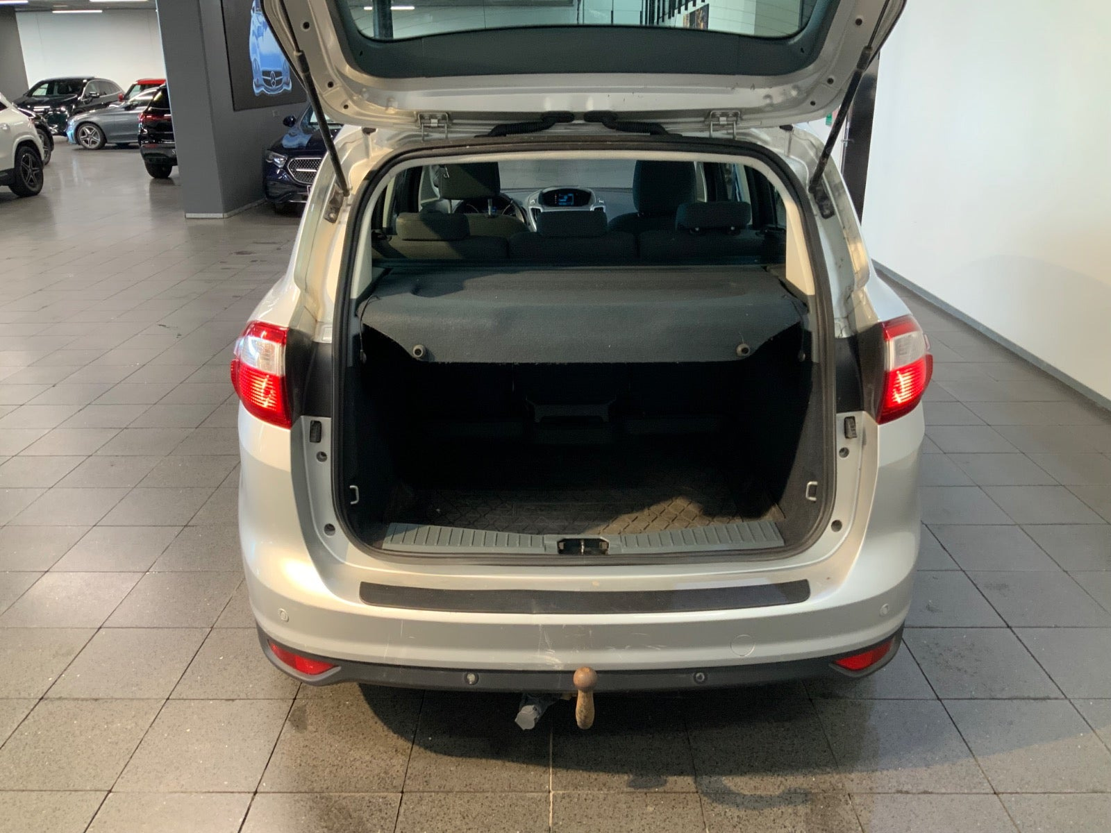 Sølv Ford C-MAX fra 2014