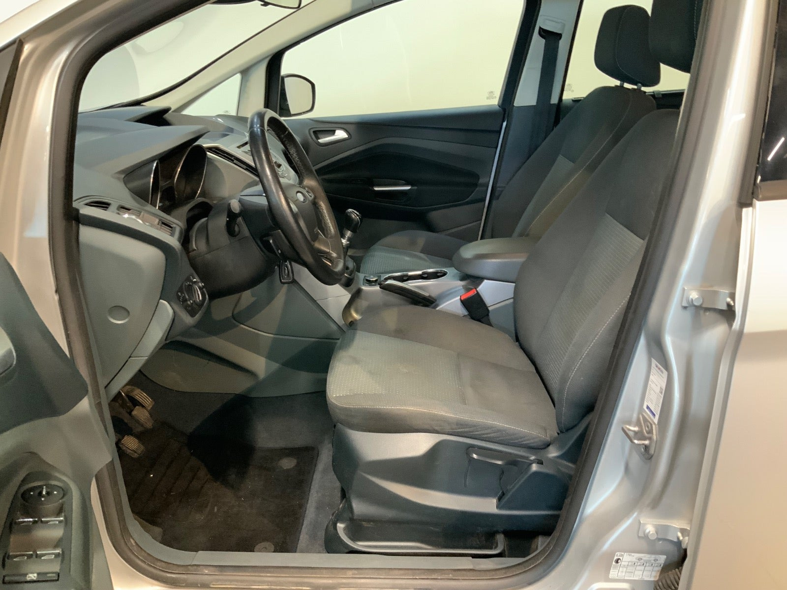 Sølv Ford C-MAX fra 2014