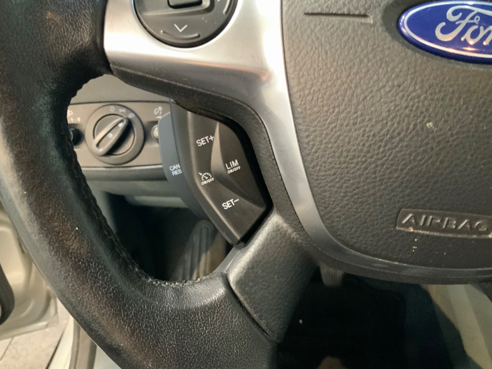 Sølv Ford C-MAX fra 2014