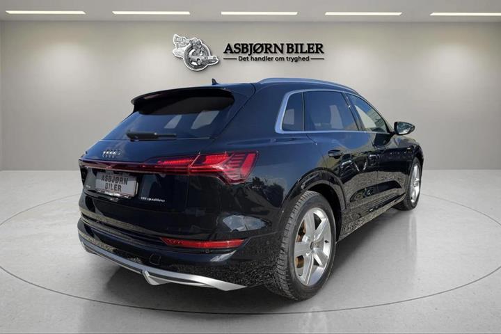 Sort Audi e-tron fra 2023