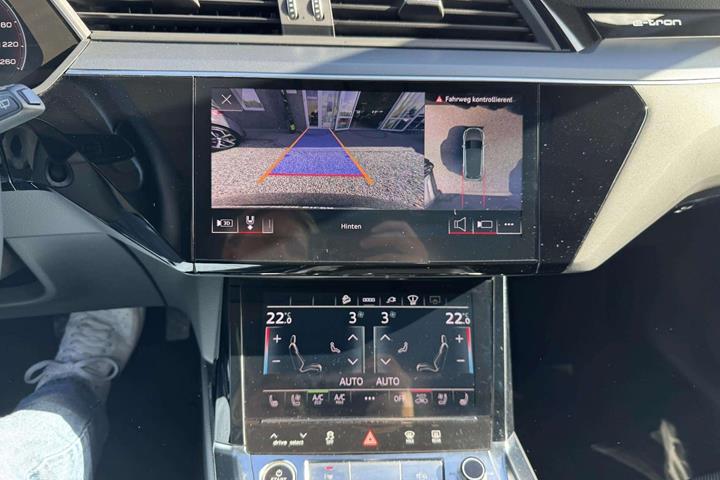 Sort Audi e-tron fra 2023