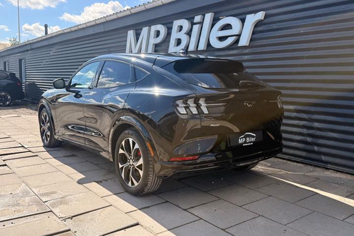 Sort Ford Mustang Mach-E fra 2025