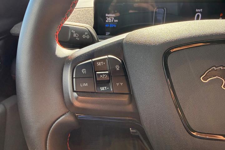 Sort Ford Mustang Mach-E fra 2025
