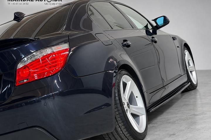Blå BMW 525d fra 2007