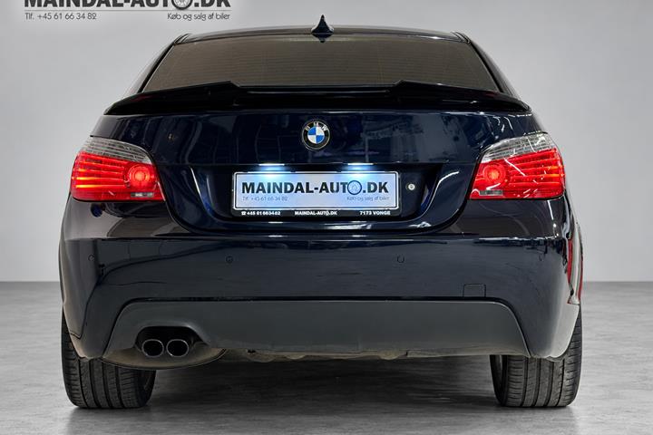 Blå BMW 525d fra 2007