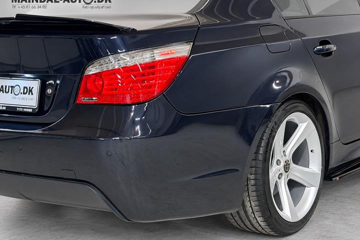 Blå BMW 525d fra 2007