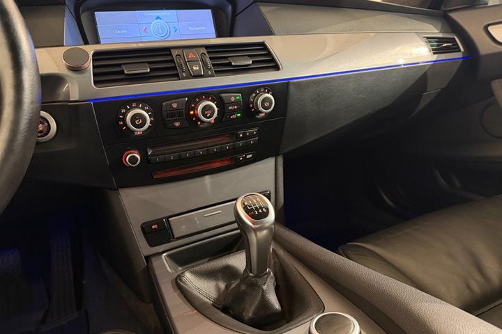 Blå BMW 525d fra 2007