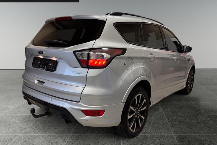 Sølv Ford Kuga fra 2018