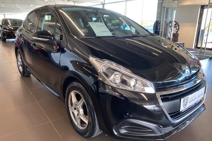Sort Peugeot 208 fra 2019