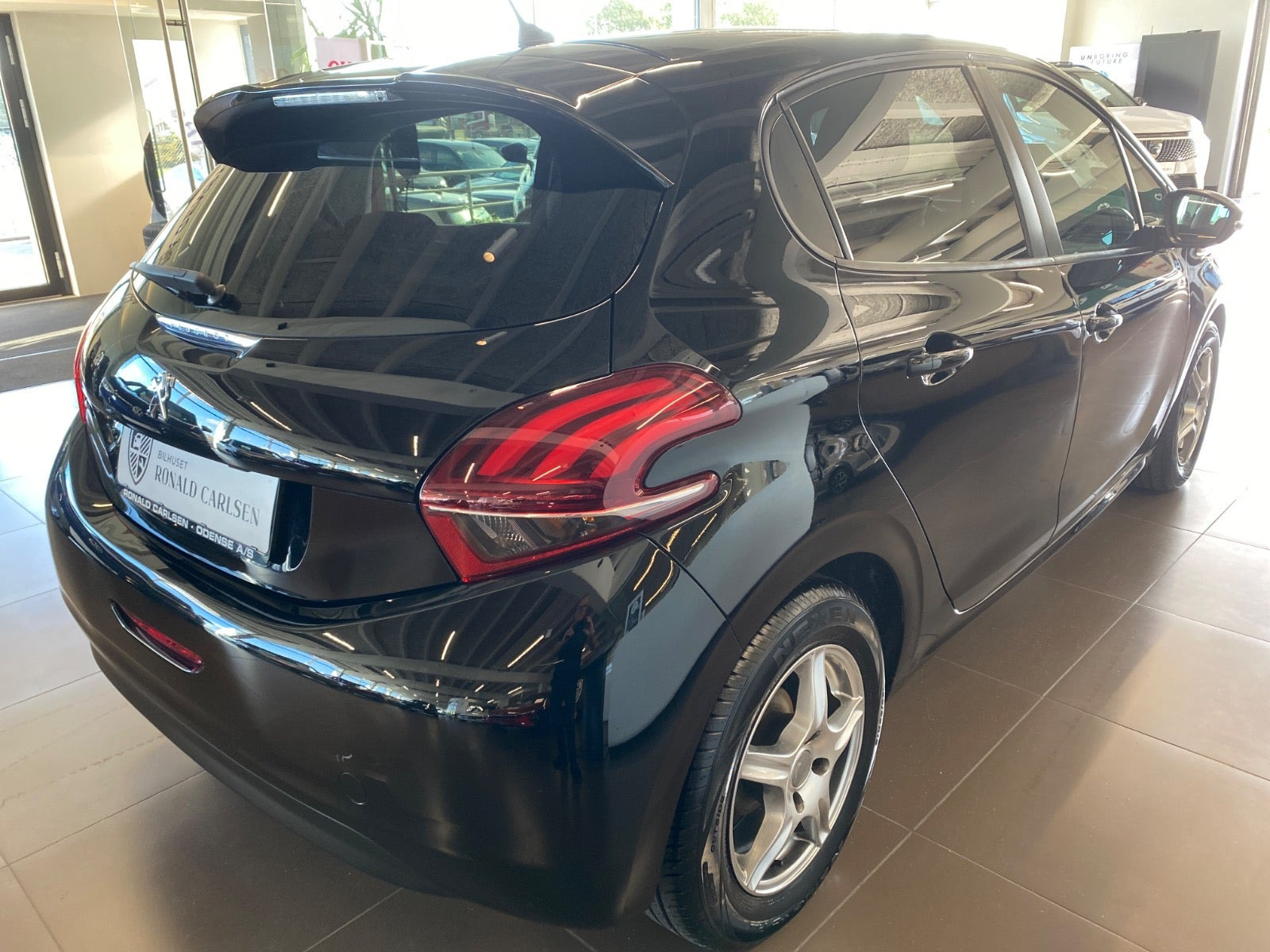 Sort Peugeot 208 fra 2019