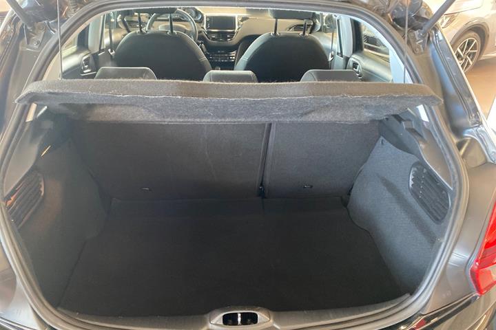 Sort Peugeot 208 fra 2019