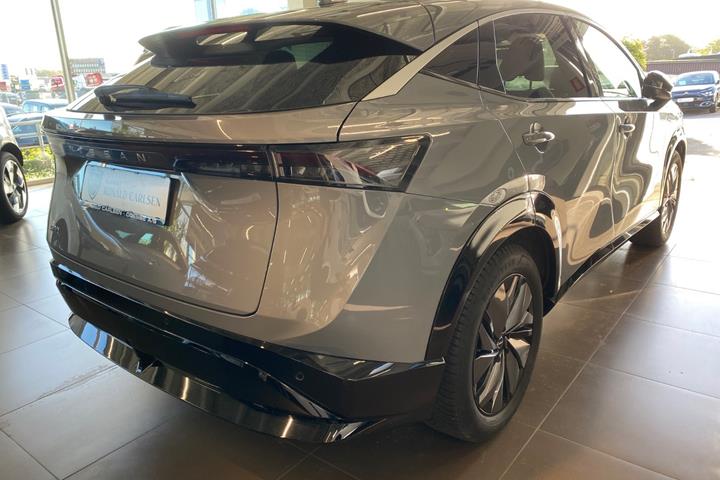 Grå Nissan Ariya fra 2022