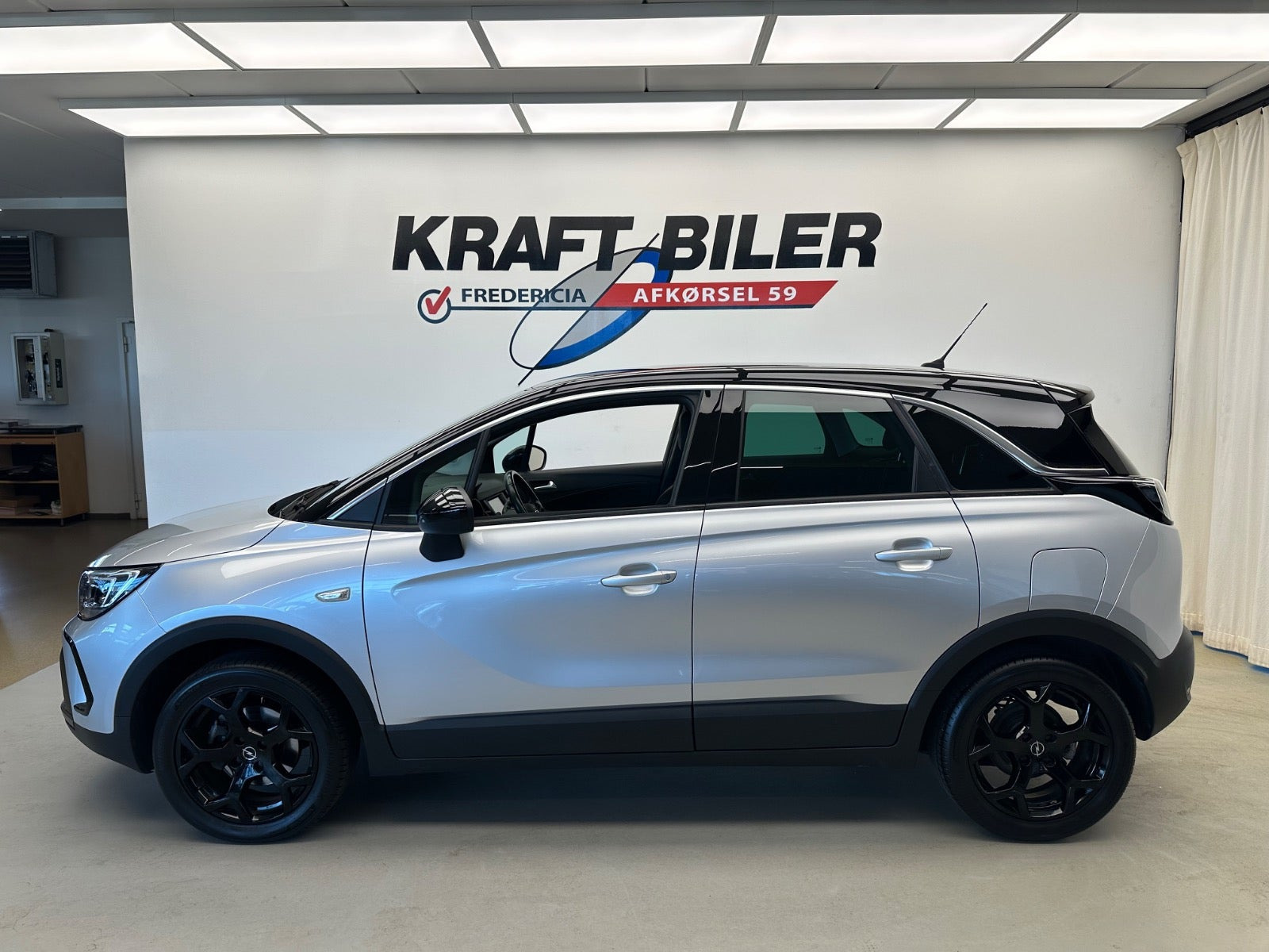 Sølv Opel Crossland fra 2024