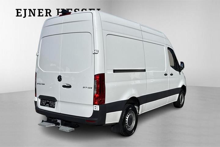 Hvid Mercedes Sprinter 317 fra 2022