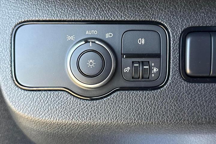 Hvid Mercedes Sprinter 317 fra 2022
