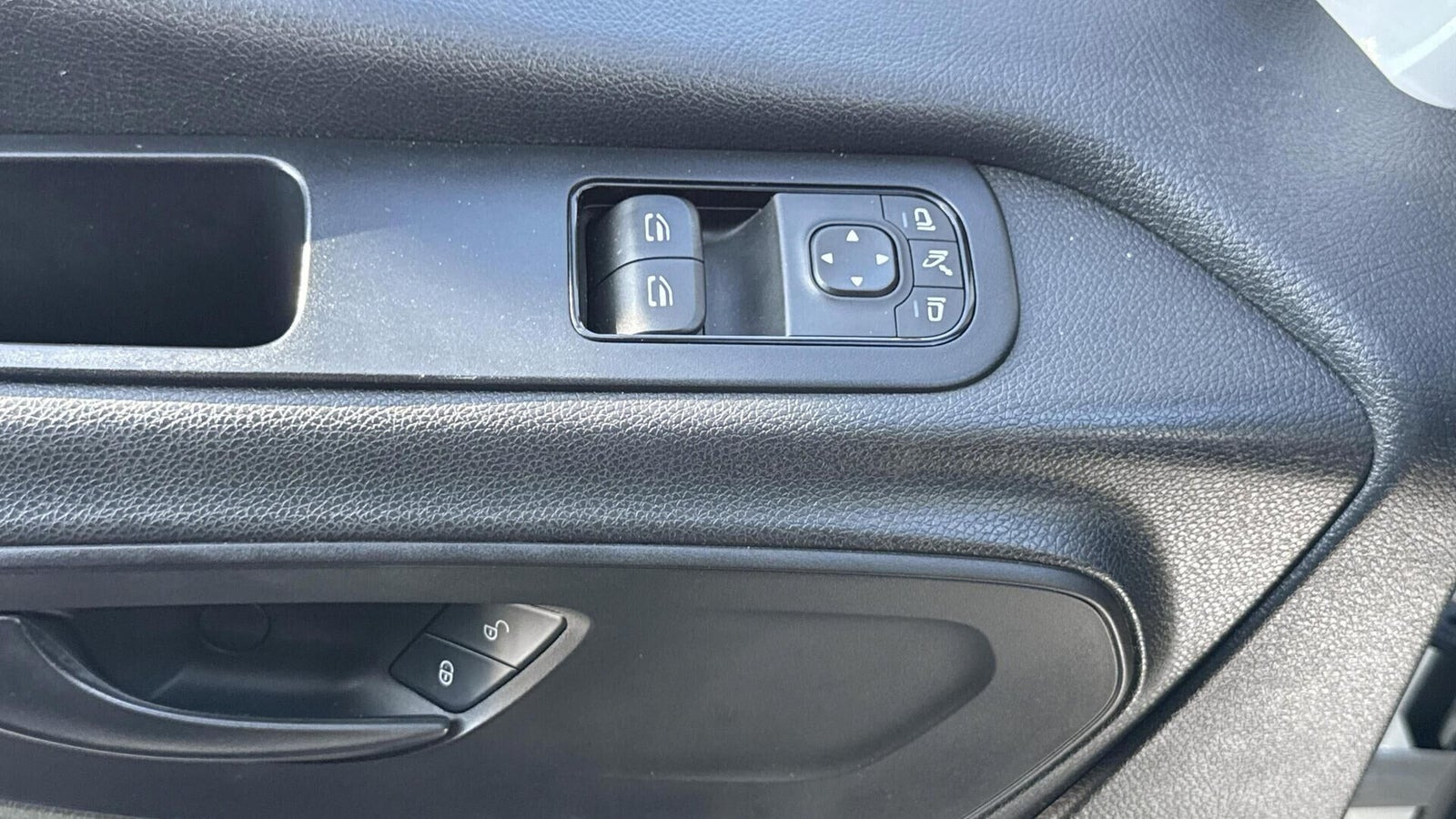 Hvid Mercedes Sprinter 317 fra 2022