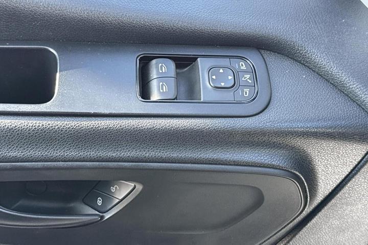 Hvid Mercedes Sprinter 317 fra 2022