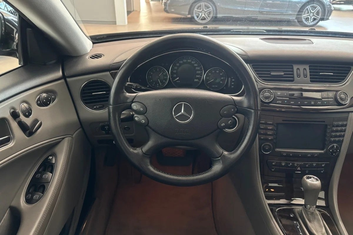 Grå Mercedes CLS500 fra 2007