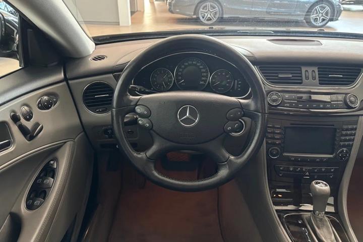 Grå Mercedes CLS500 fra 2007