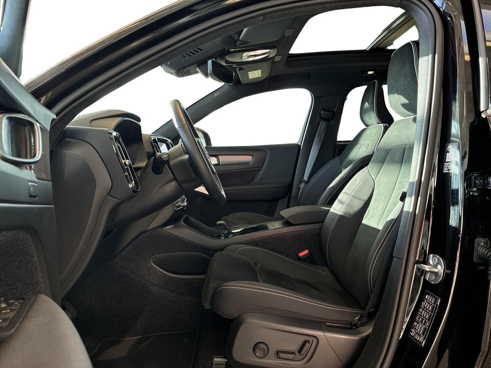 Sort Volvo EX40 fra 2026