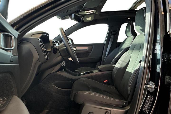 Sort Volvo EX40 fra 2026