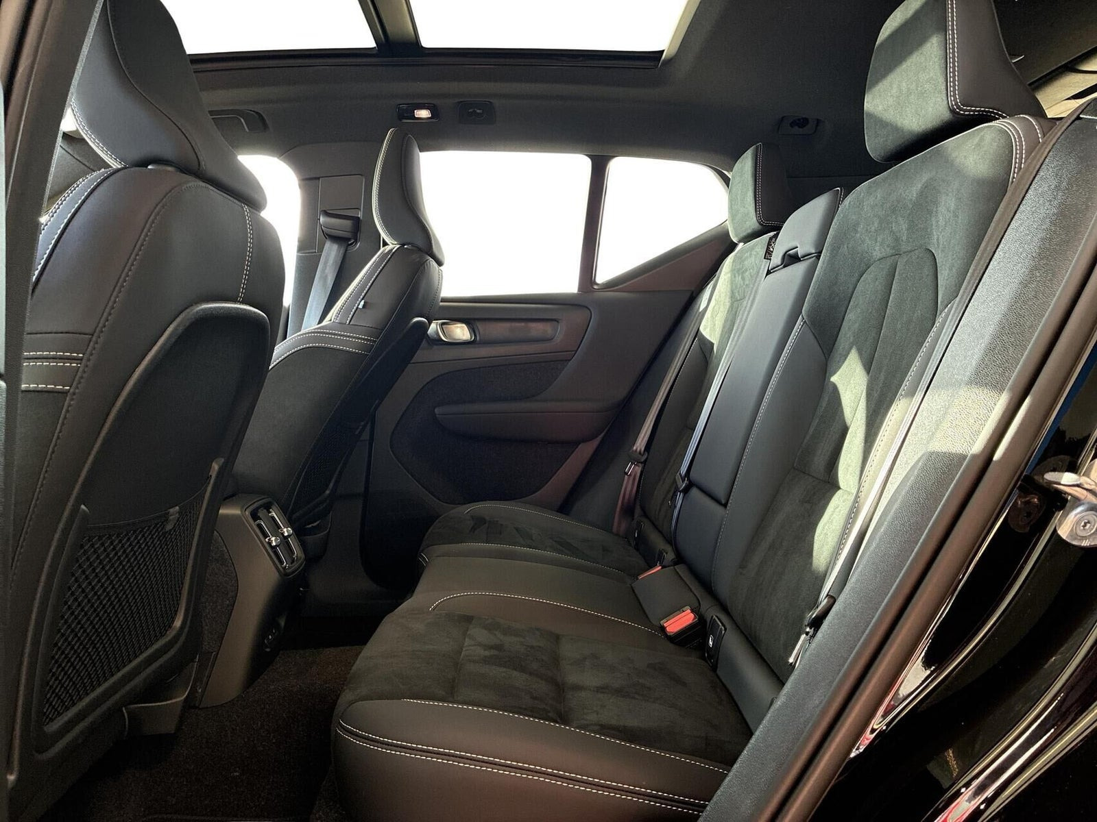 Sort Volvo EX40 fra 2026