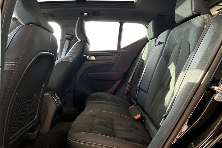 Sort Volvo EX40 fra 2026