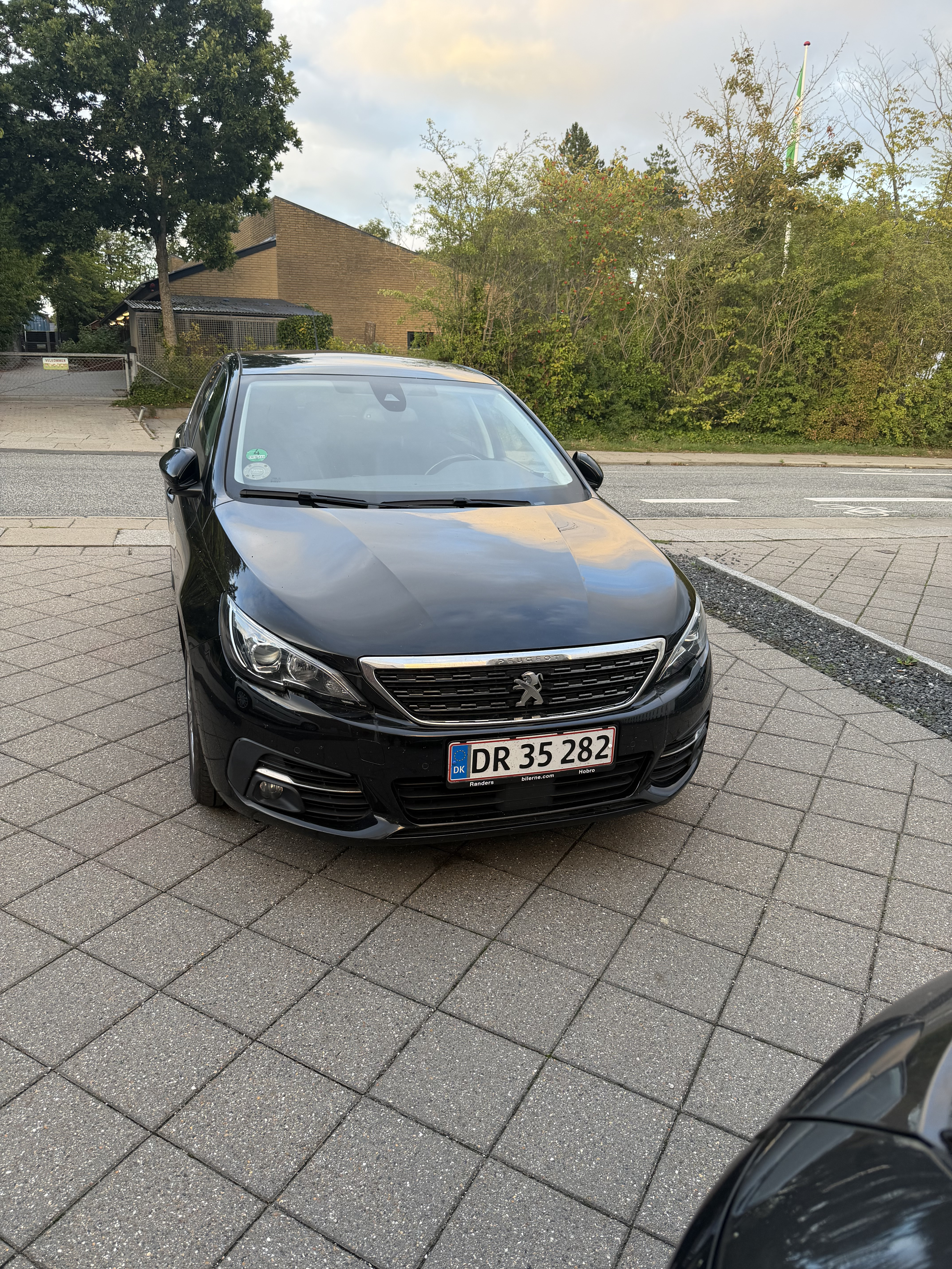 Peugeot 308 1,5 BlueHDi 130  5D EAT6
